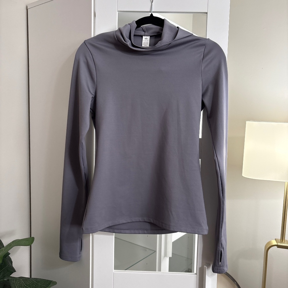 ALO Yoga Winter Warm Airlift Hooded Runner in Fog size Small *As-Is*